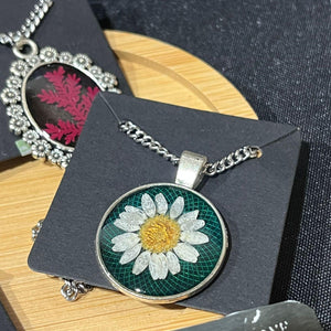Daisy Necklace | Handmade Jewellery - Midnight Maker