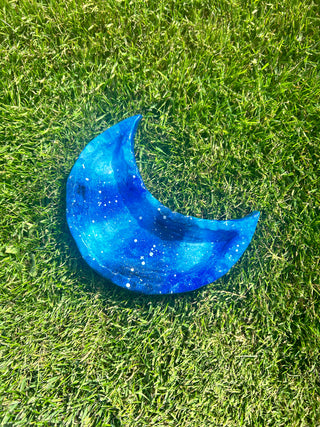 Moon-Shaped Offering Bowl: A Celestial Embrace - Midnight Maker