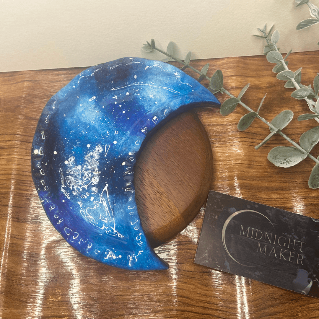 Moon-Shaped Offering Bowl: A Celestial Embrace - Midnight Maker