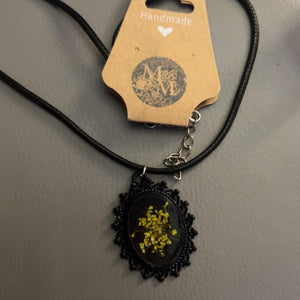 Yellow Queen Anne’s lace flower necklace 3